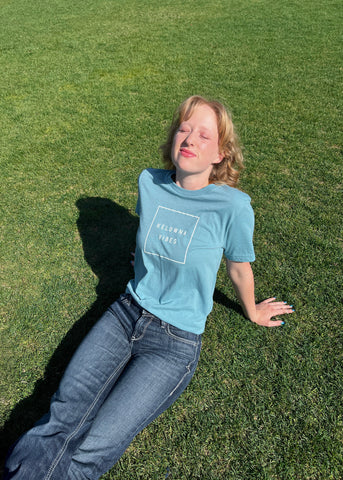 Heather Blue Lagoon 'Kelowna Vibes' T-Shirt